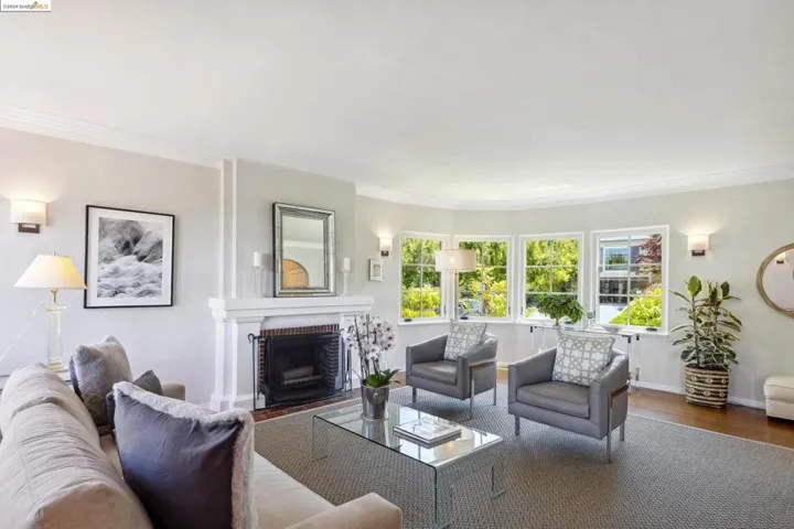 1917 Oak Crest Dr, Oakland, California 94602