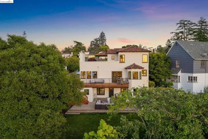 1917 Oak Crest Dr, Oakland, California 94602