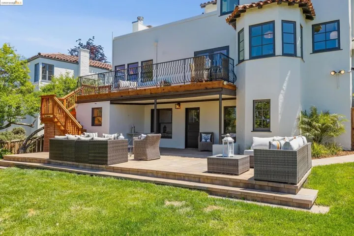 1917 Oak Crest Dr, Oakland, California 94602