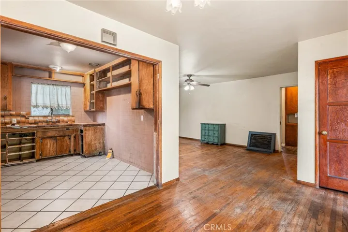 Entry into kitchen