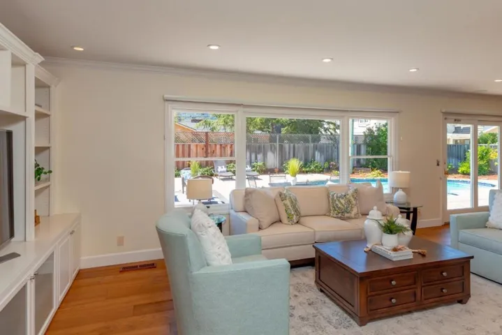13755 Calle Tacuba, Saratoga, California 95070