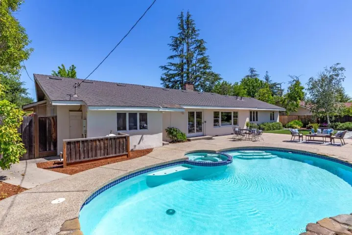 13755 Calle Tacuba, Saratoga, California 95070
