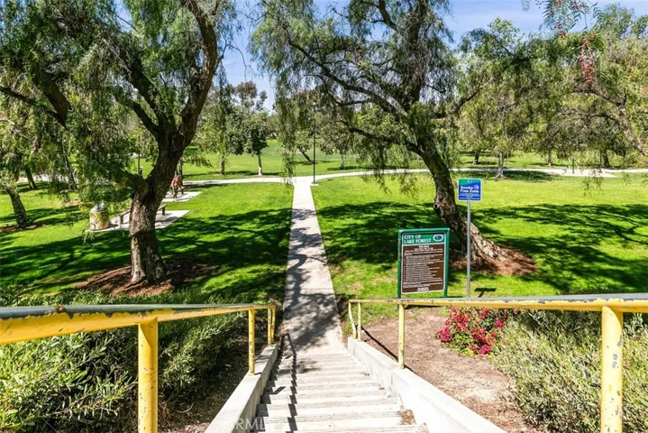 Rimgate Park has picnic benches for your picnic or to study or play board games and cards.