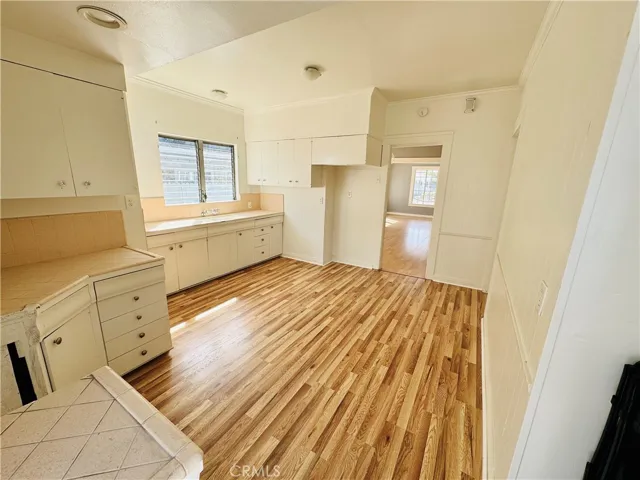 Front Unit- Kitchen.
