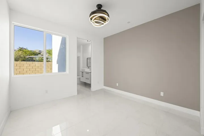 27-web-or-mls-11635 Upland Way-279