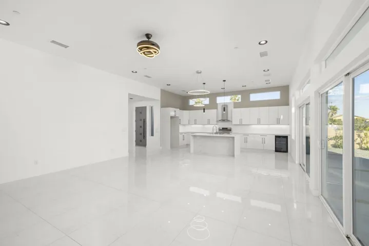 6-web-or-mls-11635 Upland Way-347