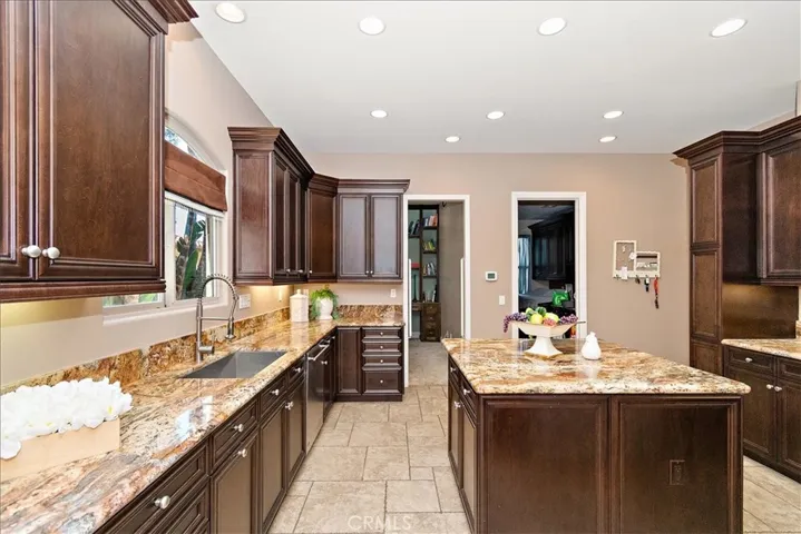 1264 Amin Cir, Corona, California 92881