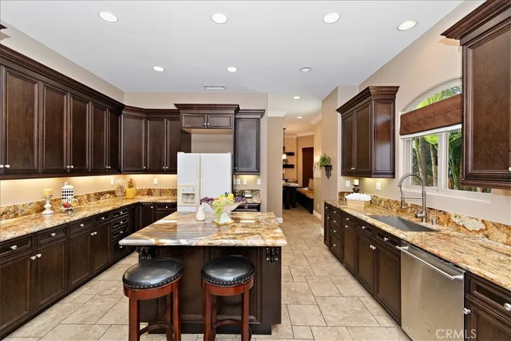 1264 Amin Cir, Corona, California 92881