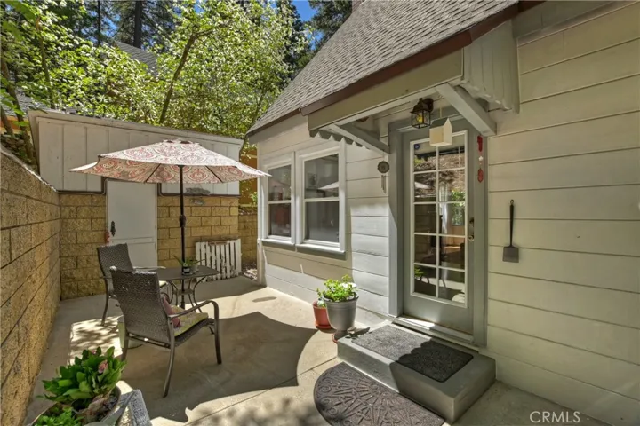 27899 Rainbow Drive, Lake Arrowhead, California 92352