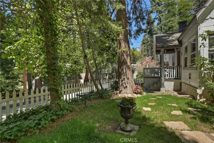 27899 Rainbow Drive, Lake Arrowhead, California 92352