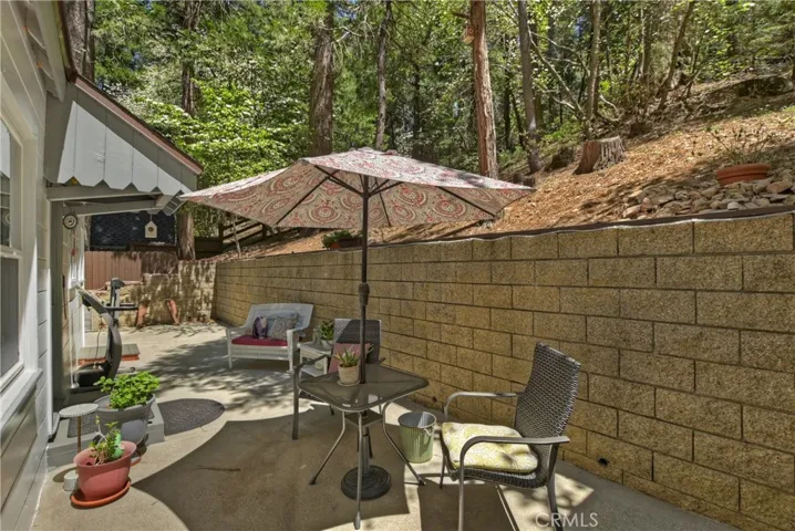 27899 Rainbow Drive, Lake Arrowhead, California 92352
