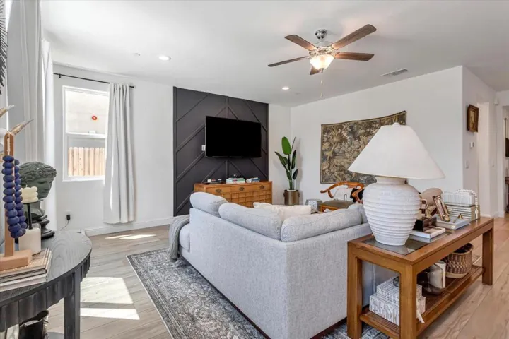 410 Lolly Way, Los Banos, California 93635
