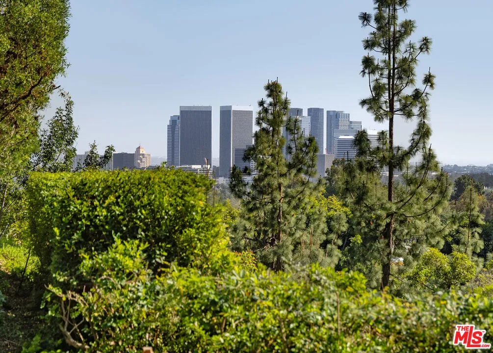 1116 Calle Vista Drive, Beverly Hills, California 90210 home-pic-2