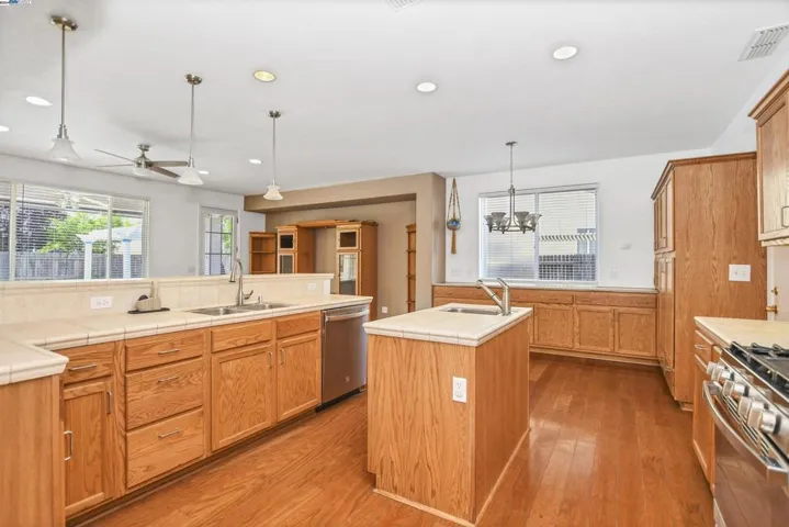 3931 Granite Falls Dr, Ceres, California 95307