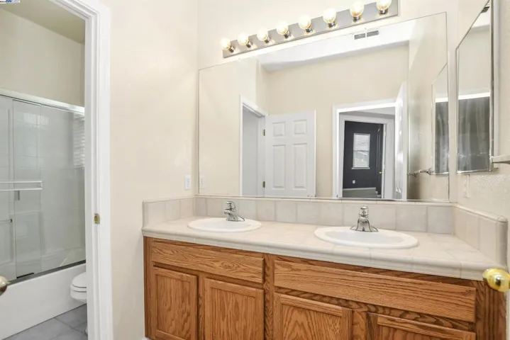 3931 Granite Falls Dr, Ceres, California 95307