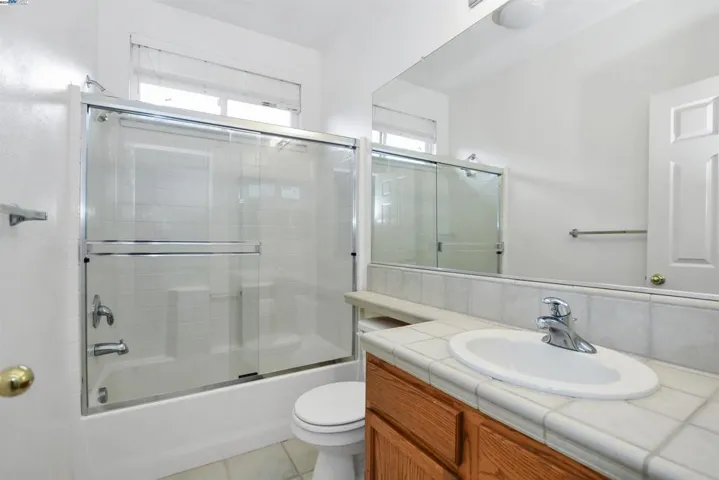 3931 Granite Falls Dr, Ceres, California 95307