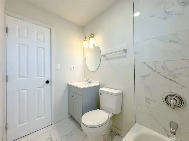 2nd unit bathroom