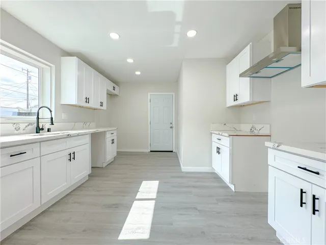 827 E 95th Street, Los Angeles, California 90002