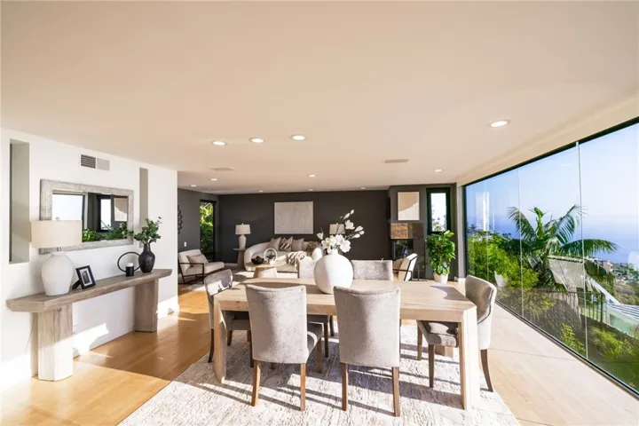 1305 La Mirada Street, Laguna Beach, California 92651