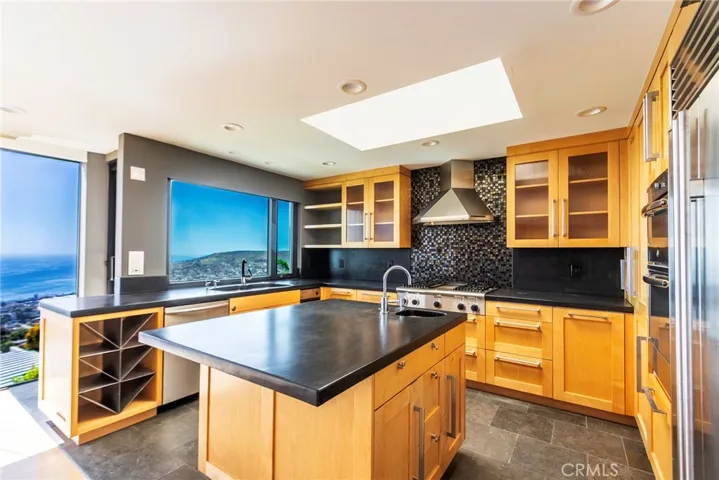1305 La Mirada Street, Laguna Beach, California 92651