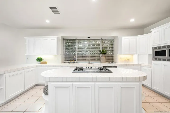 27100 S Ridge Dr, Mission Viejo, California 92692