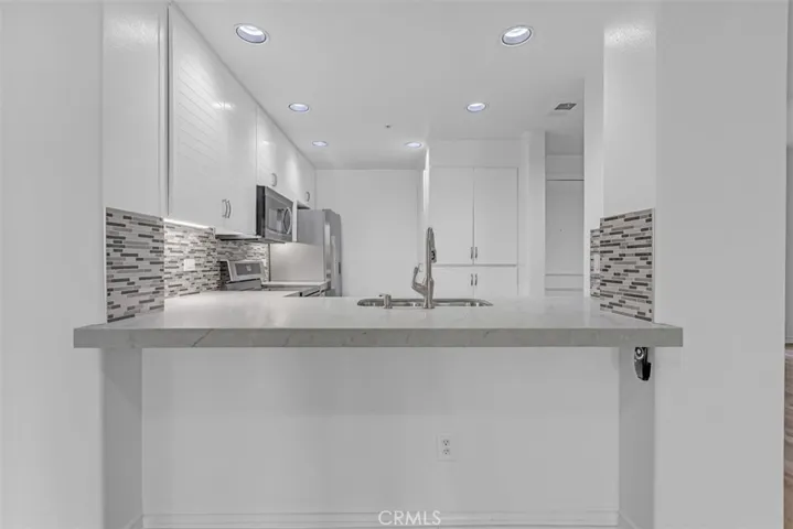 2233 Martin 203, Irvine, California 92612