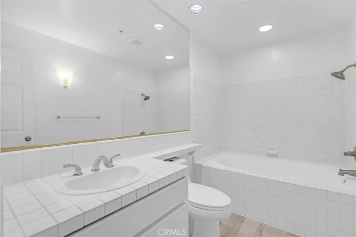 2233 Martin 203, Irvine, California 92612
