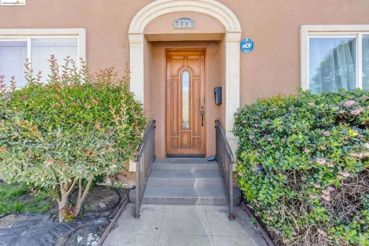 2842 Adeline St 2, Oakland, California 94608