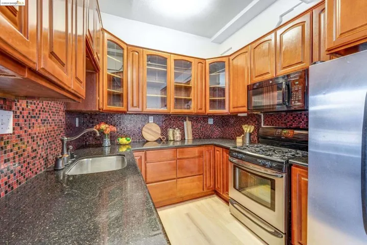 2842 Adeline St 2, Oakland, California 94608