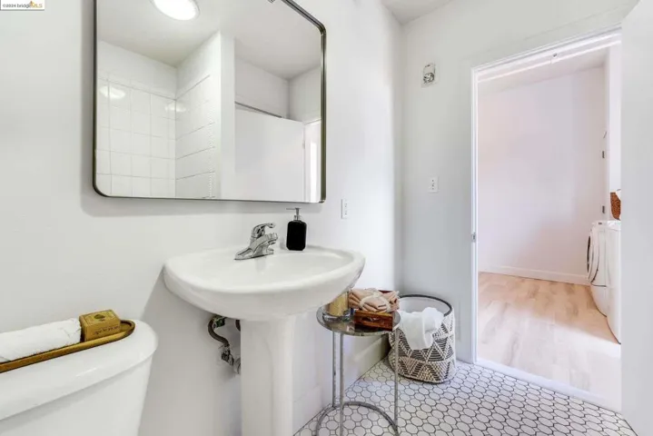 2842 Adeline St 2, Oakland, California 94608