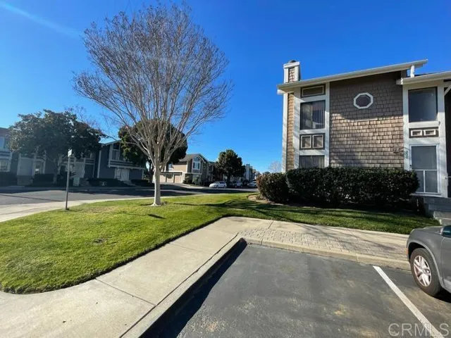 830 Mistletoe Lane, Carlsbad, California 92011