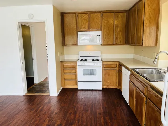 830 Mistletoe Lane, Carlsbad, California 92011