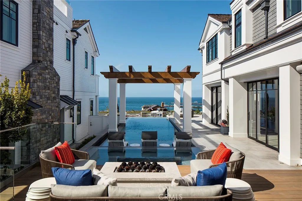 3312 Ocean Boulevard, Corona Del Mar, California 92625, 4 Bedrooms Bedrooms, ,5 BathroomsBathrooms,Residential Lease,For Rent,Ocean,NP24094611