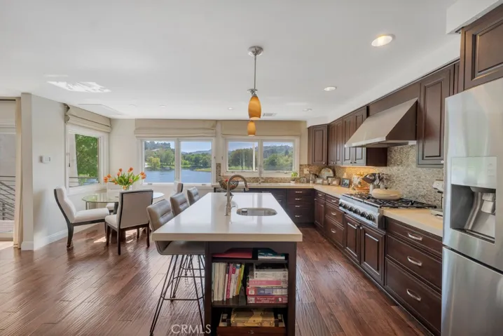 Kitchen and breakfast nook area