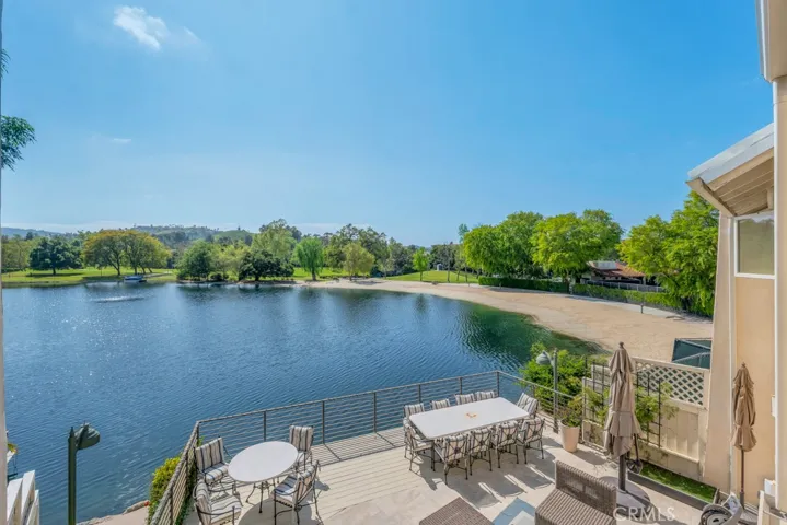 4645 Park Mirasol, Calabasas, California 91302