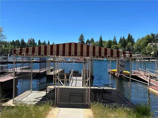 Single slip dock