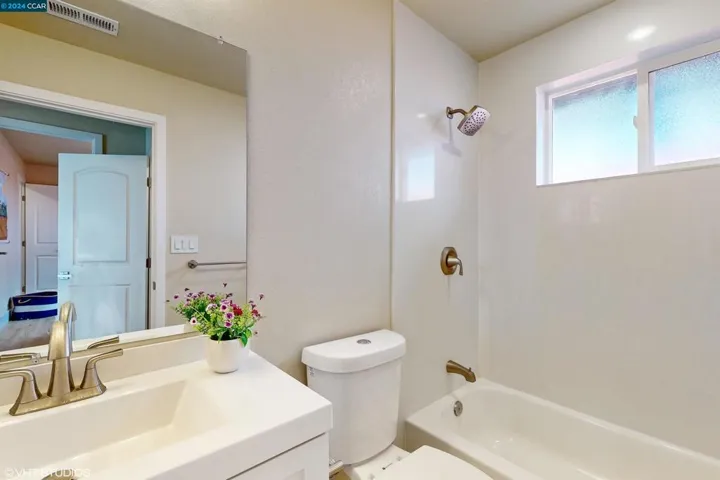 5054 Congress Avenue, Oakland, California 94601