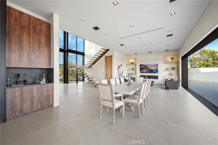 Spacious Dining Room