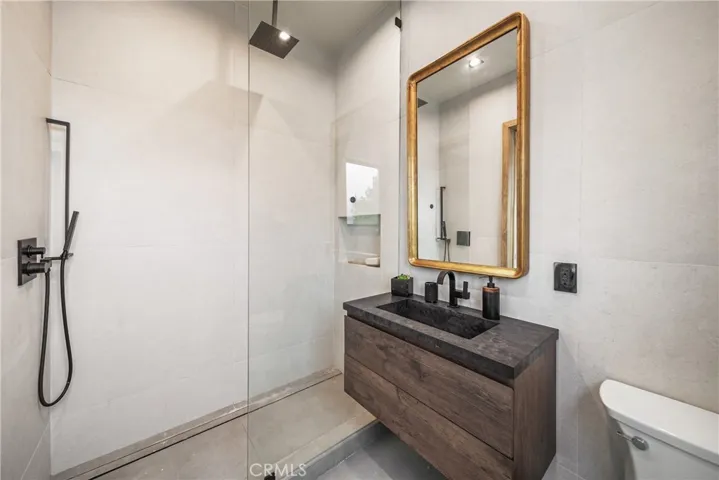 Bedroom 4 Ensuite full Bath