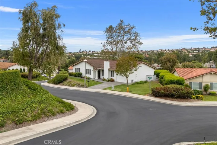27901 Via Prados, Mission Viejo, California 92692