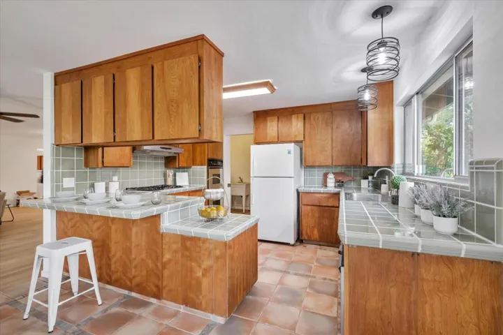 21 Enos Lane, Watsonville, California 95076
