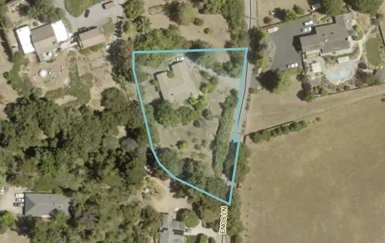 21 Enos Lane, Watsonville, California 95076