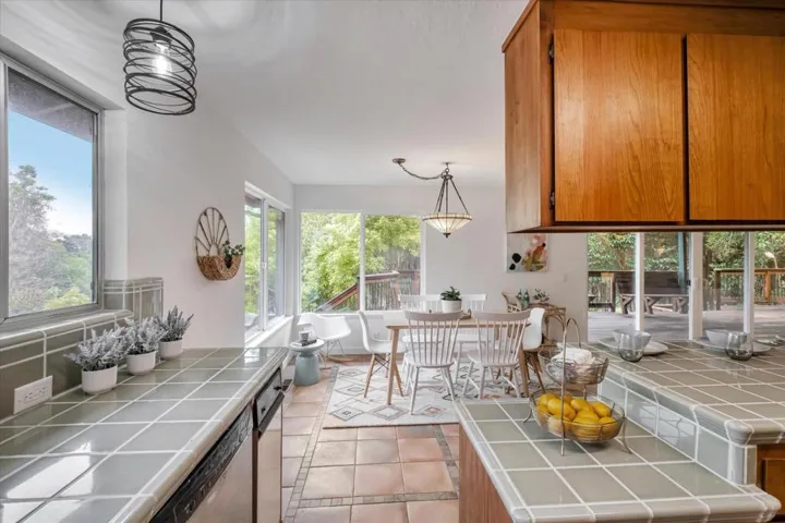 21 Enos Lane, Watsonville, California 95076