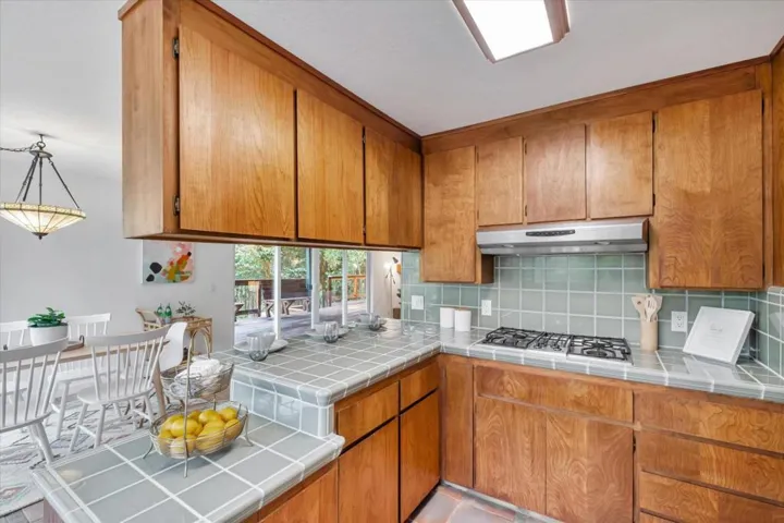 21 Enos Lane, Watsonville, California 95076