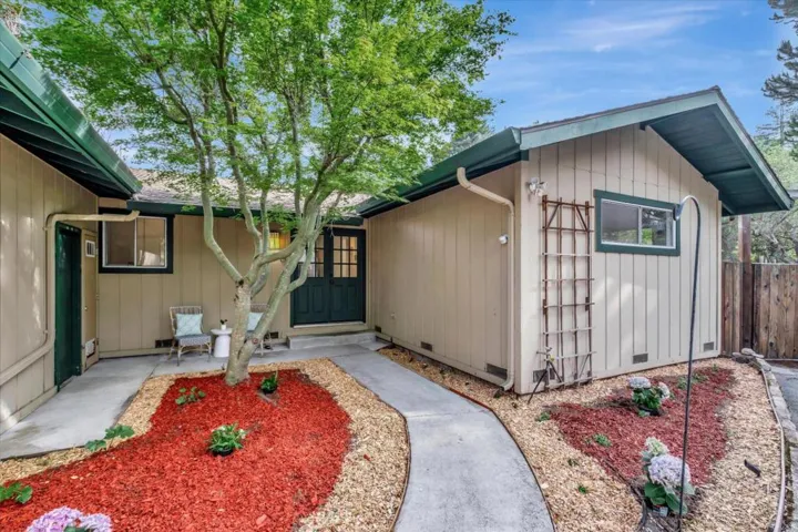 21 Enos Lane, Watsonville, California 95076