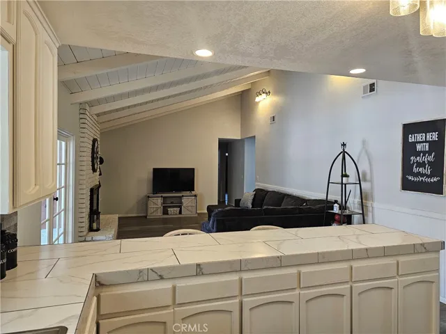 Open kitchen to family room