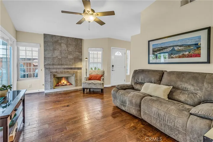 Living area - Engineered hard wood floors