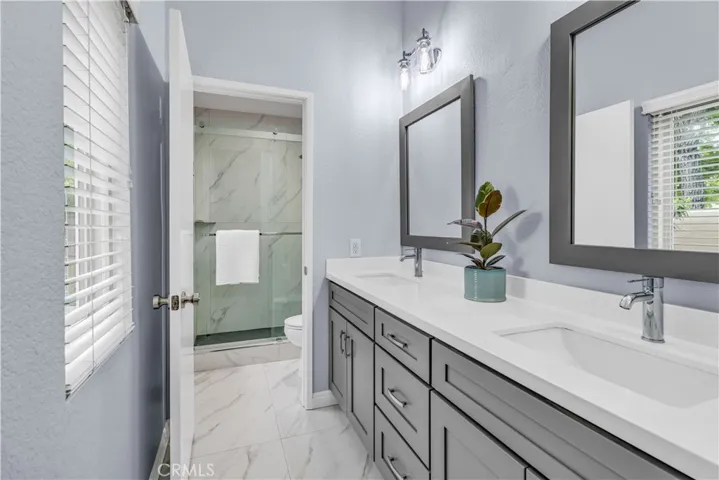 Master bathroom - Beautifully remodeled with dual sinks