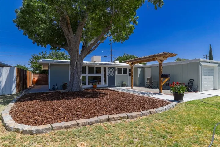 1121 W Avenue J6, Lancaster, California 93534