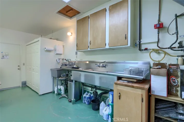 Commercial Kitchen w/separate access